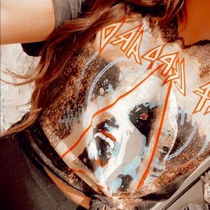 bleached v-neck def leopard tees 🔥